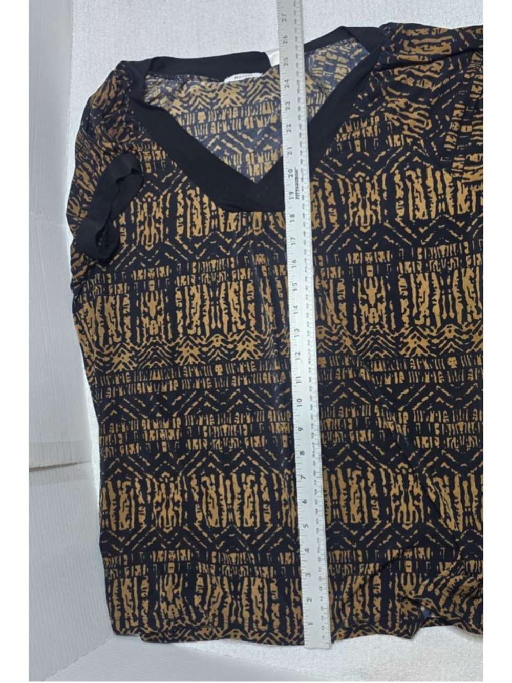 Women's Liz & Co. Black Gold Abstract Short Sleeve Tee L - Picture 9 of 9